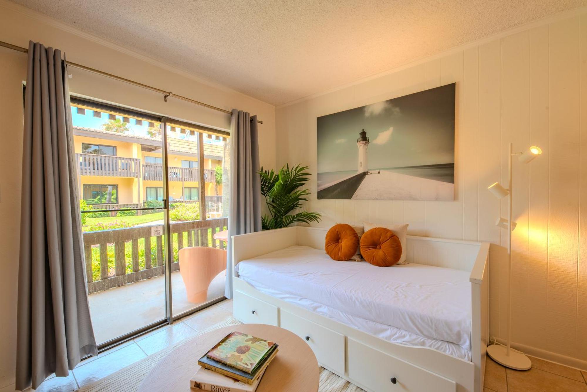 Flamingos Hideaway Stylish 1br Coastal Escape 155