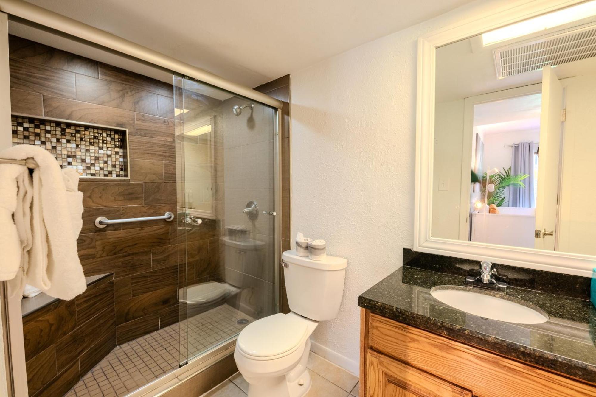 Flamingos Hideaway Stylish 1br Coastal Escape 155