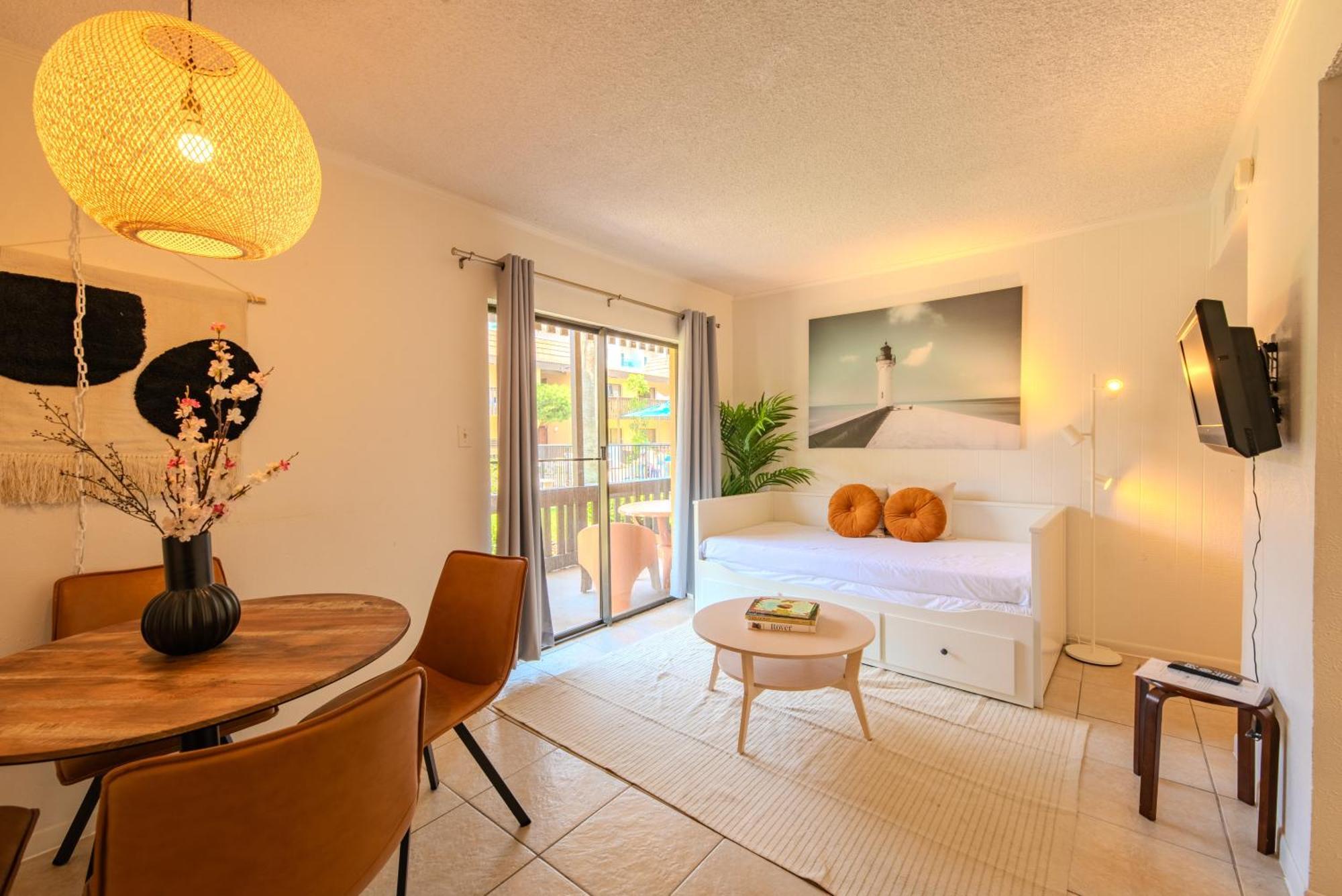Flamingos Hideaway Stylish 1br Coastal Escape 155 *