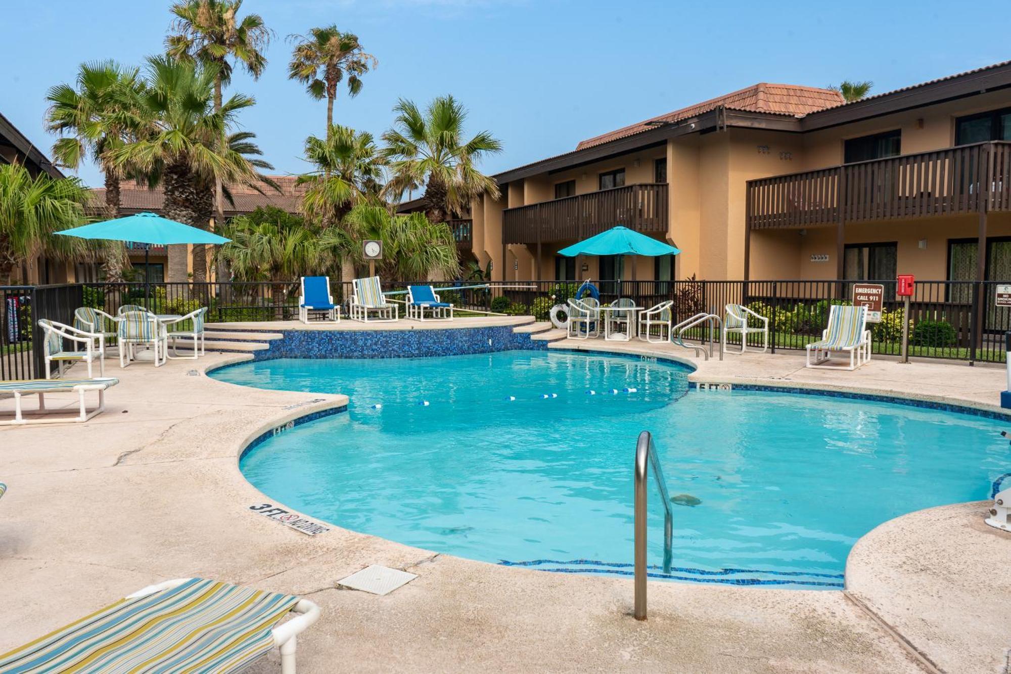 Flamingos Hideaway Stylish 1br Coastal Escape 155 Apartment